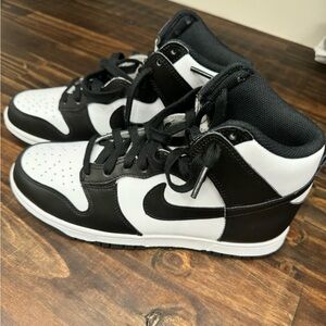 Nike Dunks - Like New